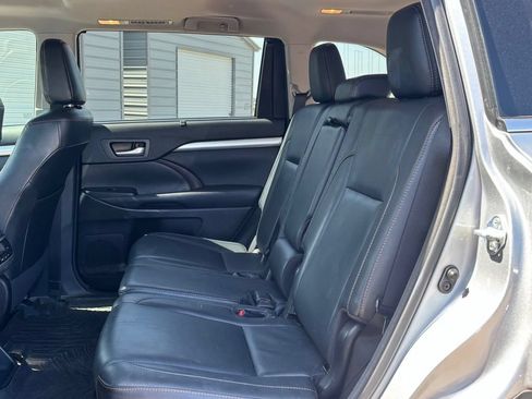 Used 2017 Toyota Highlander XLE FWD image 9