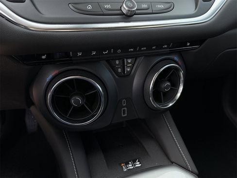 Certified 2024 Chevrolet Blazer LT w/ Convenience Package image 19