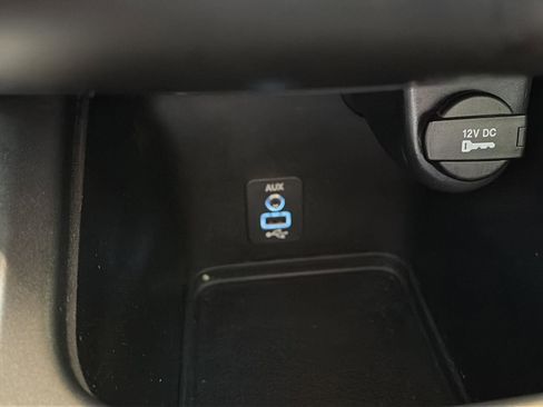 Used 2018 Dodge Journey SE w/ Connectivity Group FWD image 16