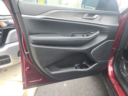 New 2026 Jeep Grand Cherokee Limited w/ Limited Altitude Package image 10