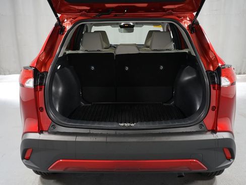 Certified 2025 Toyota Corolla Cross LE image 33