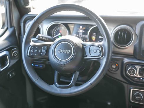 Used 2023 Jeep Wrangler Unlimited image 14