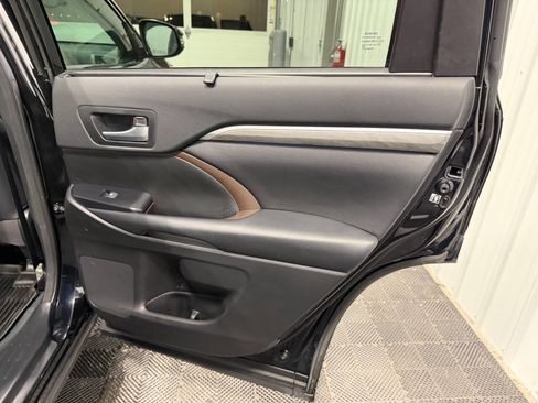 Used 2018 Toyota Highlander Limited Platinum w/ Protection Package #3 image 26