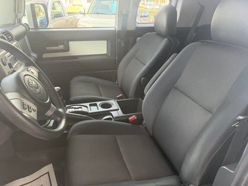 Used 2013 Toyota FJ Cruiser 4WD w/ Upgrade Pkg image 11