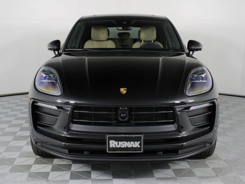 Certified 2025 Porsche Macan AWD/4WD image 10