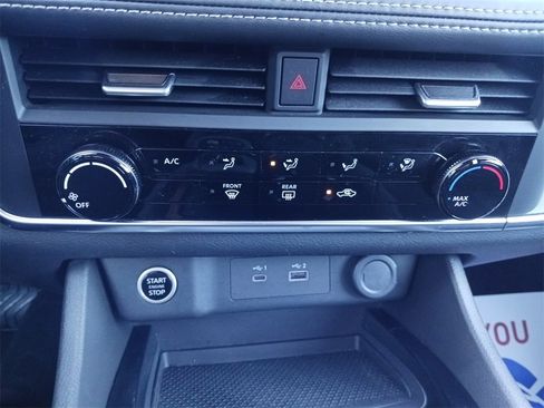 Used 2023 Nissan Rogue S image 23