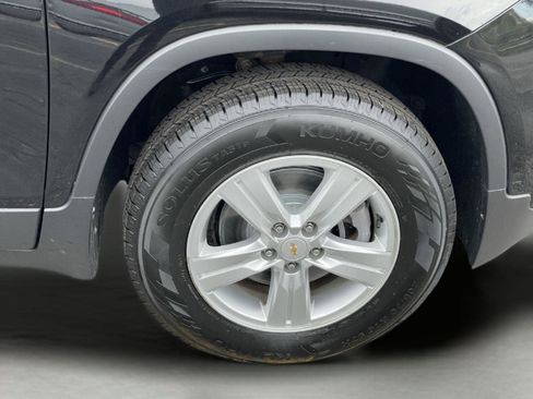Used 2020 Chevrolet Trax LS w/ Tint and Cruise Package AWD/4WD image 32