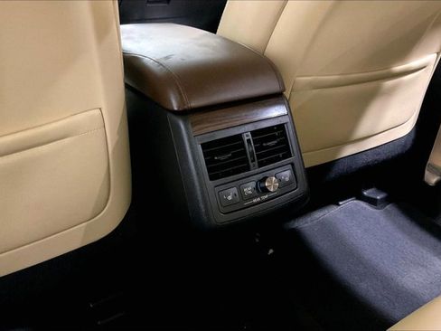 Used 2013 Toyota Avalon Limited FWD image 33