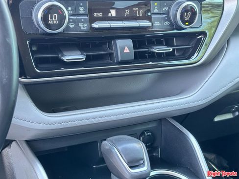 Used 2022 Toyota Highlander LE FWD image 28
