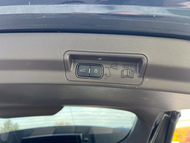 Used 2023 Ford Explorer Platinum w/ Technology Package AWD/4WD image 15