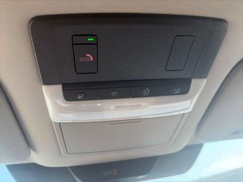 Used 2025 Nissan Pathfinder SV AWD/4WD image 25