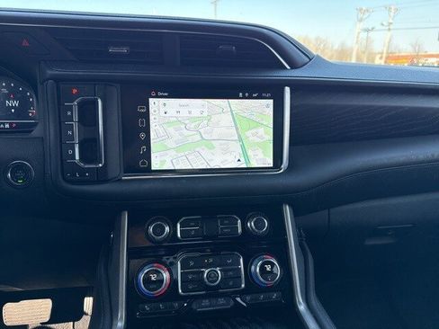 Used 2024 GMC Yukon Denali w/ Advanced Technology Package image 12