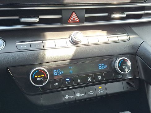 Used 2024 Hyundai Elantra SEL FWD image 16