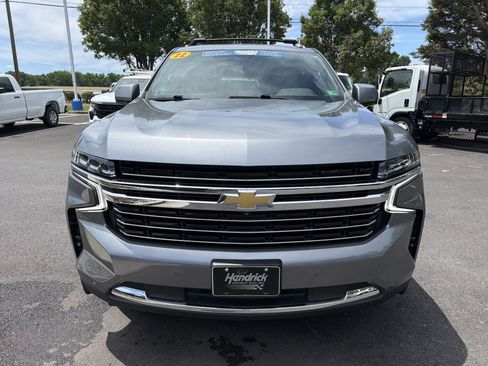 Used 2022 Chevrolet Suburban LT w/ LT Signature Package AWD/4WD image 3