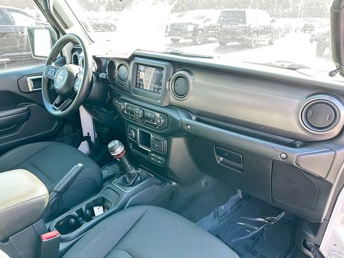 Used 2022 Jeep Gladiator Sport w/ Trailer Tow Package image 35