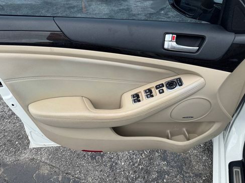 Used 2014 Kia Cadenza Premium FWD image 11
