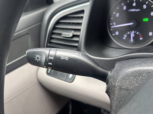 Used 2018 Hyundai Elantra SE FWD image 25