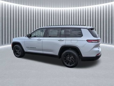 Used 2024 Jeep Grand Cherokee L Laredo AWD/4WD image 10