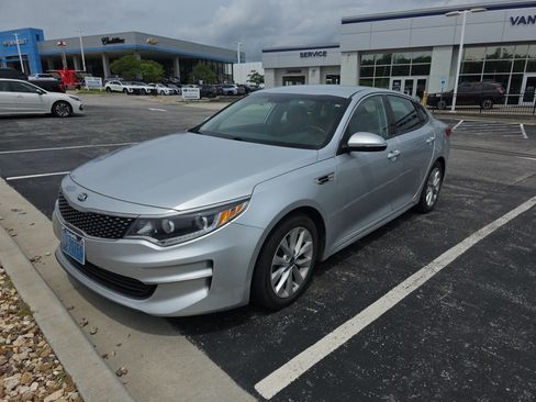 Used 2016 Kia Optima EX FWD image 2