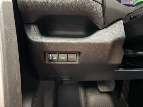 Used 2025 Toyota RAV4 XLE FWD image 28