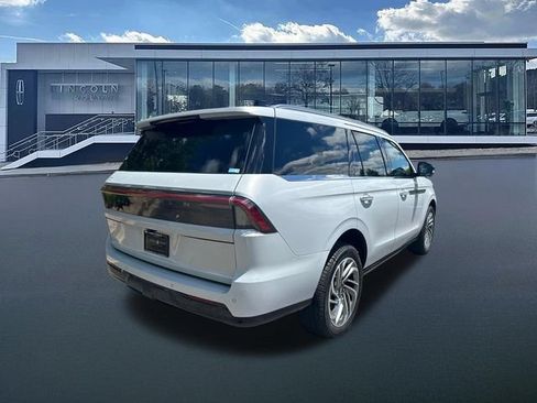 New 2026 Lincoln Navigator Reserve AWD/4WD image 8