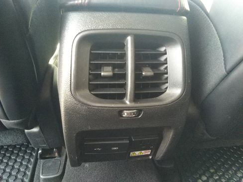 Used 2020 Jeep Cherokee Trailhawk image 11