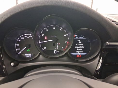 Used 2024 Porsche Macan image 19