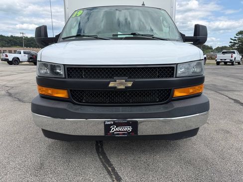 Used 2019 Chevrolet Express 3500 Extended w/ Power Convenience Package RWD image 2