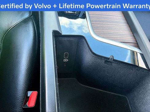 Used 2023 Volvo XC60 T8 Plus image 32