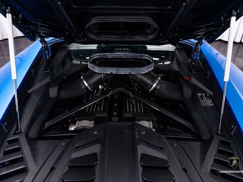 Used 2024 Lamborghini Huracan Sterrato image 23