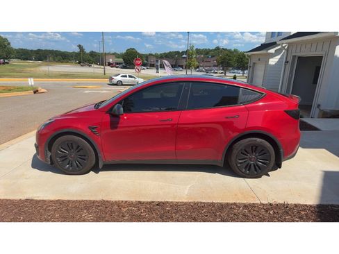 Used 2022 Tesla Model Y Long Range AWD/4WD image 2