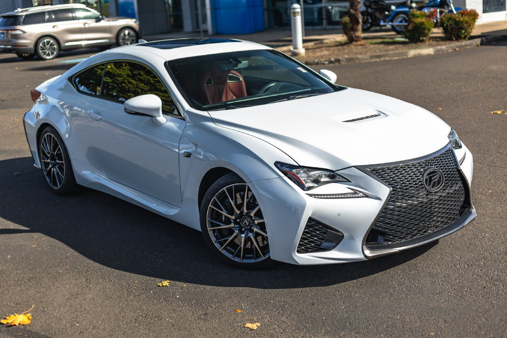 Used 2015 Lexus RC F w/ Premium Package RWD image 2