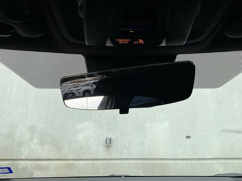 Used 2025 Toyota Corolla SE image 17