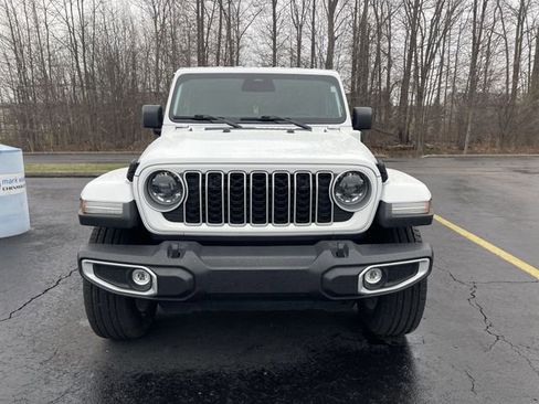 Used 2025 Jeep Wrangler Unlimited Sahara AWD/4WD image 31