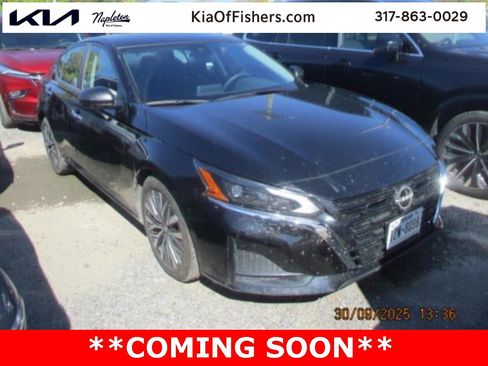 Used 2024 Nissan Altima 2.5 SV image 1