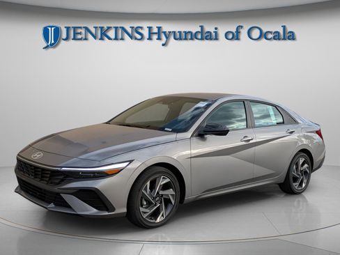 Used 2025 Hyundai Elantra SEL image 7