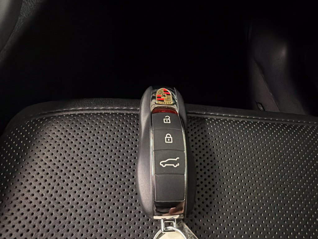 Used 2024 Porsche Macan AWD/4WD image 25