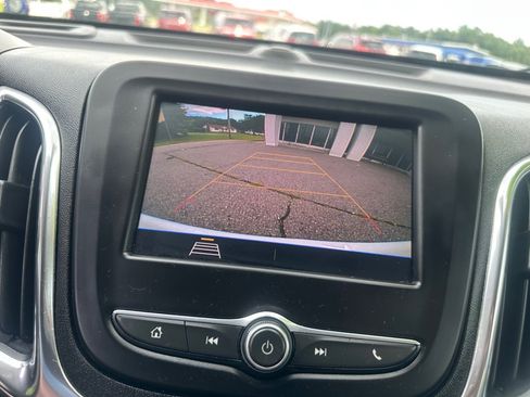Used 2020 Chevrolet Equinox LT FWD image 16