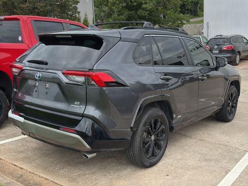 Used 2022 Toyota RAV4 SE w/ SE Grade Weather Package AWD/4WD image 5