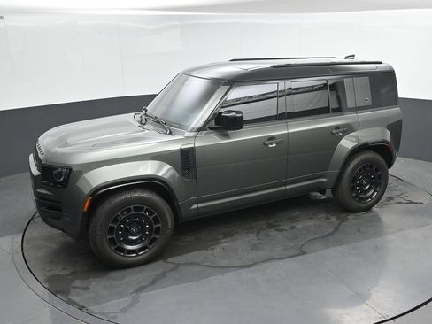 Used 2025 Land Rover Defender 110 AWD/4WD image 37