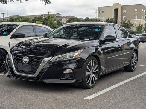 Used 2020 Nissan Altima 2.0 Platinum FWD image 3
