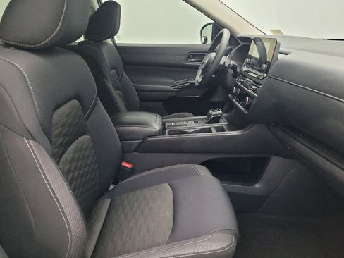 Used 2023 Nissan Pathfinder S image 21