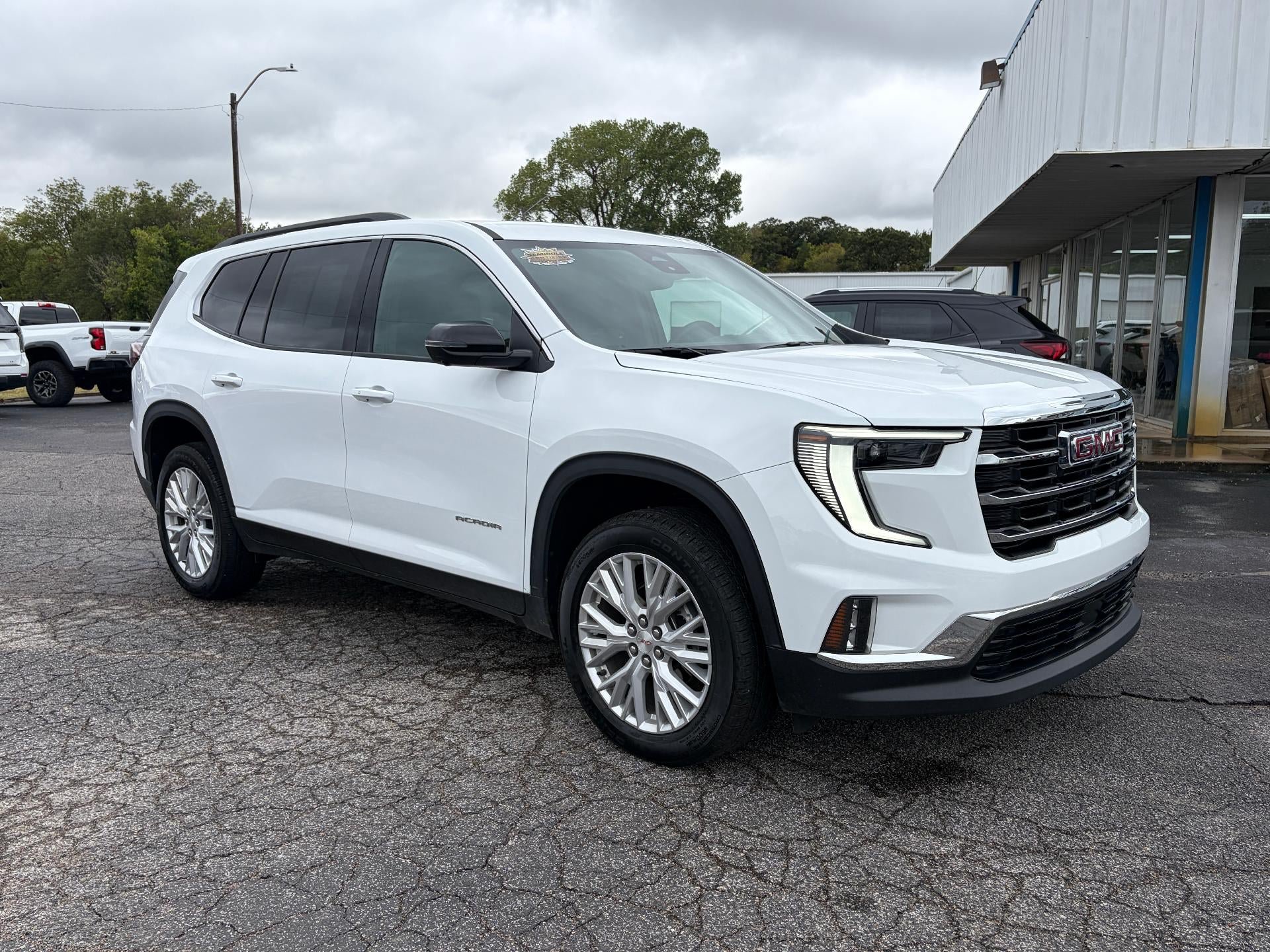 Used 2026 GMC Acadia Elevation w/ Elevation Premium Package FWD image 11