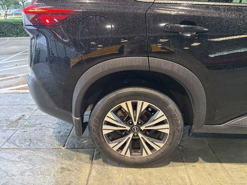 Used 2023 Nissan Rogue SV FWD image 3