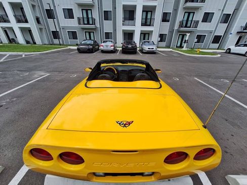 Used 2001 Chevrolet Corvette Convertible w/ Preferred Equipment Group2 RWD image 14