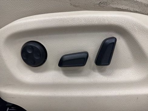 Used 2016 Volkswagen Tiguan SE image 10