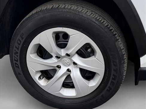 Used 2024 Toyota RAV4 LE AWD/4WD image 9