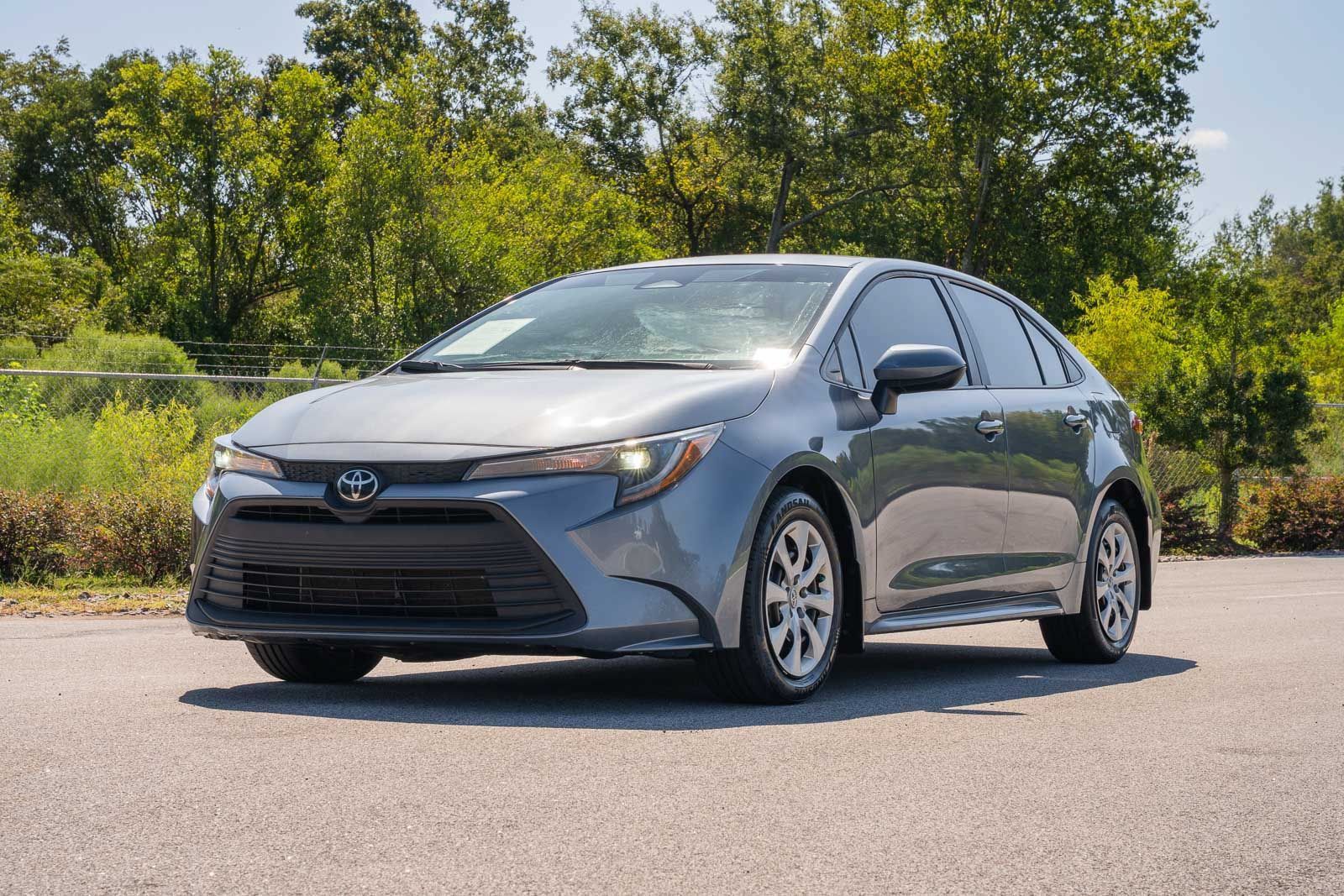 Used 2025 Toyota Corolla LE FWD image 3