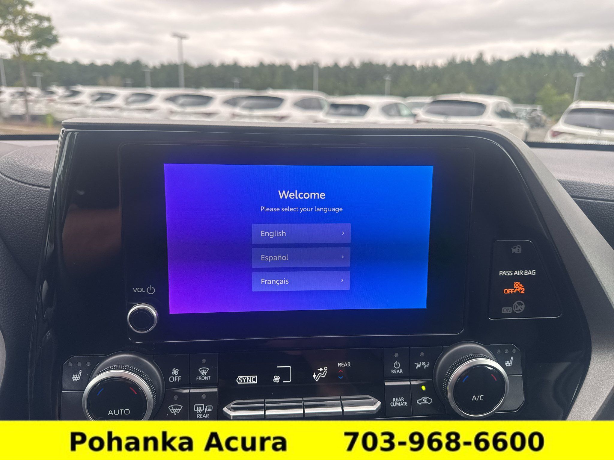 Used 2024 Toyota Highlander XLE AWD/4WD image 18