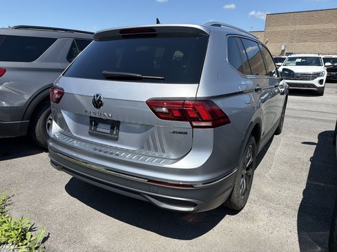 Used 2024 Volkswagen Tiguan SE w/ Panoramic Sunroof Package AWD/4WD image 6
